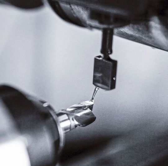 Nachschleifen statt ersetzen, rät Kopp Schleiftechnik bezüglich verschlissener Werkzeuge. Nicht selten hebt der Gang zum Nachschleifexperten das Werkzeug in höhere Performance-Level als es der Schliff des Originalherstellers vermögen kann, so Kopp. Nachschleifen statt ersetzen, rät Kopp Schleiftechnik bezüglich verschlissener Werkzeuge. Nicht selten hebt der Gang zum Nachschleifexperten das Werkzeug in höhere Performance-Level als es der Schliff des Originalherstellers vermögen kann, so Kopp.