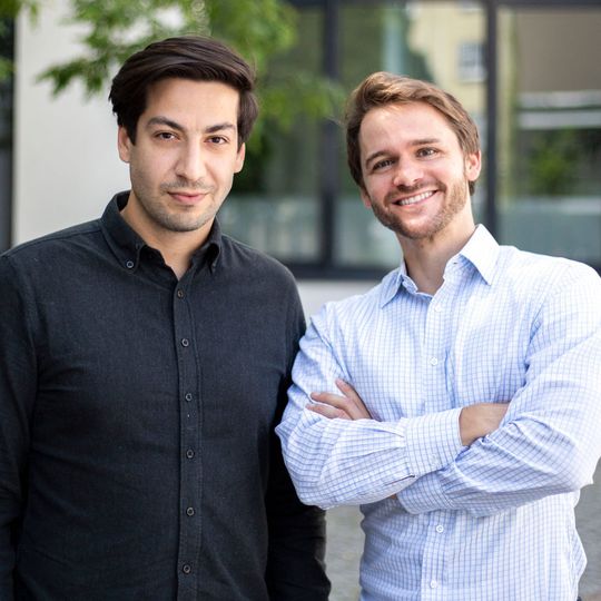 Abracar-Gründer Orhan Köroglu (li.) und Sebastian Jost sehen großes Potenzial für mobile Bezahldienste. Abracar-Gründer Orhan Köroglu (li.) und Sebastian Jost sehen großes Potenzial für mobile Bezahldienste.