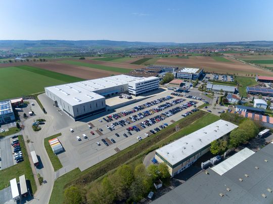 40 Millionen Euro investiert das Unternehmen am Kompetenzzentrum für Greifsysteme in Hausen. Die Erweiterung umfasst hier eine Fläche von 22.000 m². 40 Millionen Euro investiert das Unternehmen am Kompetenzzentrum für Greifsysteme in Hausen. Die Erweiterung umfasst hier eine Fläche von 22.000 m².