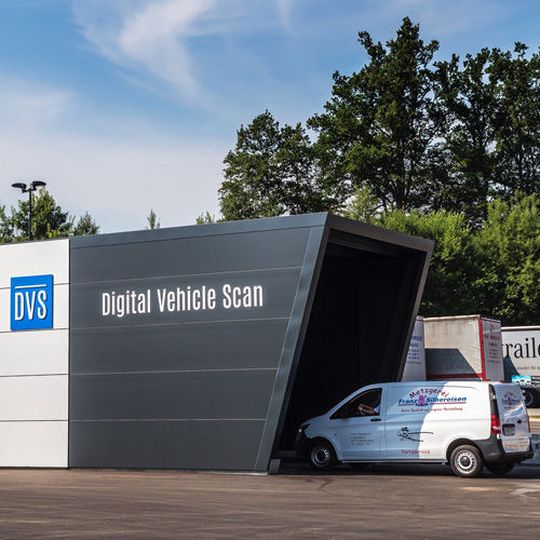 Mit dem „Digital Vehicle Scan“ lässt sich der Fahrzeugzustand binnen kürzester Zeit erfassen. Mit dem „Digital Vehicle Scan“ lässt sich der Fahrzeugzustand binnen kürzester Zeit erfassen.
