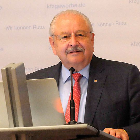 ZDK-Präsident Jürgen Karpinski verdeutlichte auf der Mitgliederversammlung des ZDK die vielfältigen Herausforderungen für die Branche. ZDK-Präsident Jürgen Karpinski verdeutlichte auf der Mitgliederversammlung des ZDK die vielfältigen Herausforderungen für die Branche.