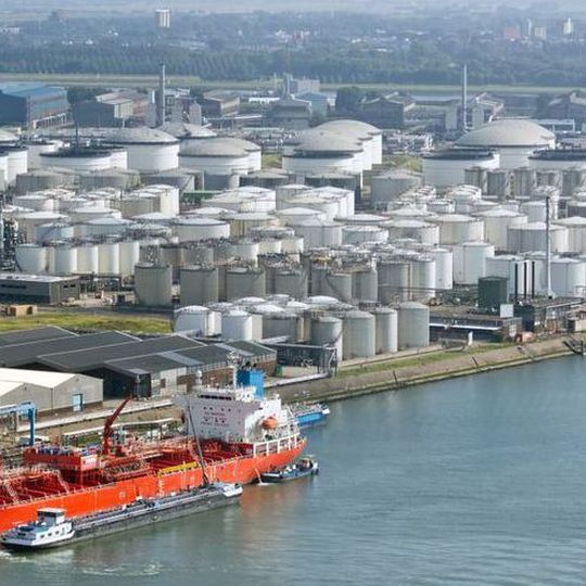 The contract involves engineering and constructing an onshore LNG project in Mozambique. The contract involves engineering and constructing an onshore LNG project in Mozambique.