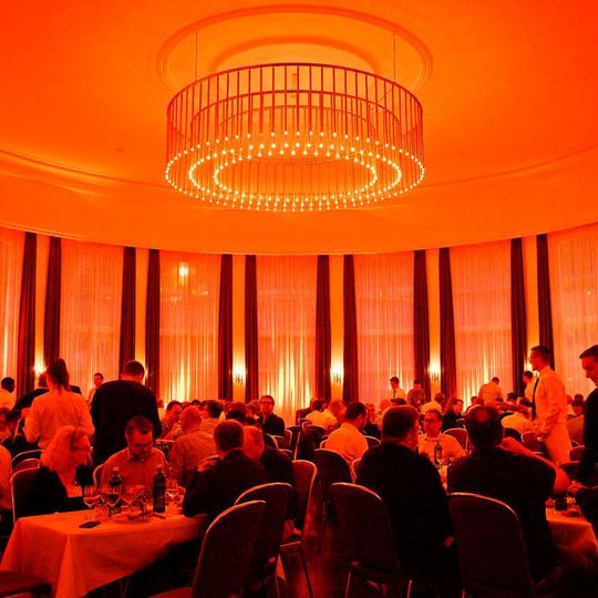 Der stimmungsvolle Auftakt des iTeam Jahreskongress 2019 fand in der Rotunde der Kurhaus Kollonaden in Wiesbaden statt. Der stimmungsvolle Auftakt des iTeam Jahreskongress 2019 fand in der Rotunde der Kurhaus Kollonaden in Wiesbaden statt.