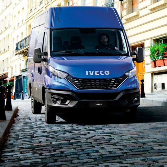 Mit 3,0 l Hubraum und 350 Nm ist der Iveco Daily NP (natural power) kräftig genug, um auch voll beladen zügig unterwegs zu sein. Mit 3,0 l Hubraum und 350 Nm ist der Iveco Daily NP (natural power) kräftig genug, um auch voll beladen zügig unterwegs zu sein.