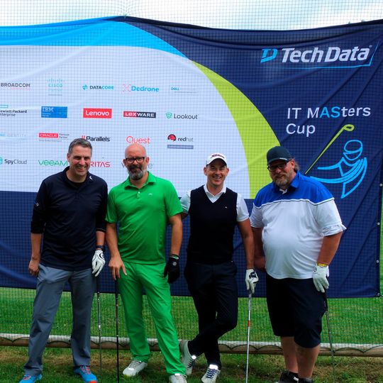 Den Flight erkannte man immer von weitem: (v. l.) Günter Maier (mentIQ), Sven Hommel (Splunk), Michael Görner (Tech Data) und Mike Hüsken (Golfclub Isarwinkel e.V.) Den Flight erkannte man immer von weitem: (v. l.) Günter Maier (mentIQ), Sven Hommel (Splunk), Michael Görner (Tech Data) und Mike Hüsken (Golfclub Isarwinkel e.V.)