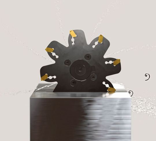Die 2018 eingeführten Wendeschneidplatten aus den Frässorten GC4330 und GC4340 für die leistungsstarke Stahlbearbeitung hat Sandvik Coromant jetzt auch für den Rundplattenfräser Coromill 300, den Coromill 245 und den Coromill QD zu bieten. Hier der Fräser Cormill QD im Einsatz mit den neuen Wendeschneidplatten. Die 2018 eingeführten Wendeschneidplatten aus den Frässorten GC4330 und GC4340 für die leistungsstarke Stahlbearbeitung hat Sandvik Coromant jetzt auch für den Rundplattenfräser Coromill 300, den Coromill 245 und den Coromill QD zu bieten. Hier der Fräser Cormill QD im Einsatz mit den neuen Wendeschneidplatten.
