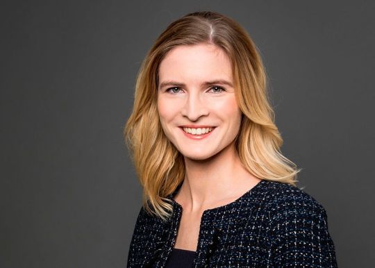 Natalie Gladkov (31) verstärkt seit dem 1. Juni 2019 als Referentin „Digitale Medizin“ die Geschäftsstelle des Bundesverbandes Medizintechnologie, BV-Med, in Berlin. Natalie Gladkov (31) verstärkt seit dem 1. Juni 2019 als Referentin „Digitale Medizin“ die Geschäftsstelle des Bundesverbandes Medizintechnologie, BV-Med, in Berlin.