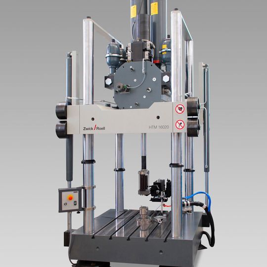Die Hochgeschwindigkeitsprüfmaschine HTM 16020. Die Hochgeschwindigkeitsprüfmaschine HTM 16020.