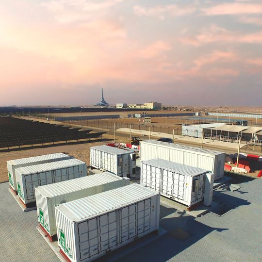 BASF vertreibt ab sofort Natrium-Schwefel-Batterien (NAS-Batterien) des japanischen Keramikherstellers NGK Insulators. BASF vertreibt ab sofort Natrium-Schwefel-Batterien (NAS-Batterien) des japanischen Keramikherstellers NGK Insulators.