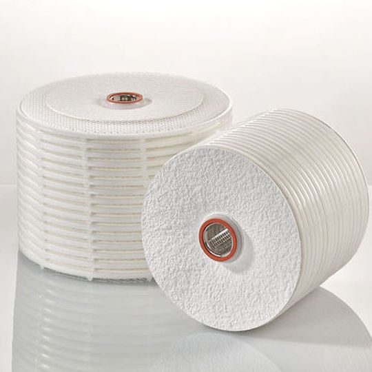 Eaton’s backflushable, extra robust Becodisc R+ stacked disc cartridges provide significantly increased service life for colour and flavour-preserving filtration of wine and beer. Eaton’s backflushable, extra robust Becodisc R+ stacked disc cartridges provide significantly increased service life for colour and flavour-preserving filtration of wine and beer.