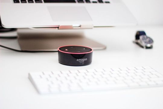 Wie prägen Alexa, Chatbots und Co. den Geschäftsverkehr in Zukunft und welche Potenziale entstehen für den B2B-Bereich dadurch? Wie prägen Alexa, Chatbots und Co. den Geschäftsverkehr in Zukunft und welche Potenziale entstehen für den B2B-Bereich dadurch?
