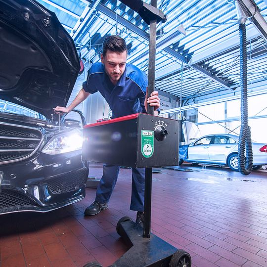 Unter anderem verzeichnete der Verband bei den Verkäufen von Scheinwerfereinstellgeräten starke Zuwächse. Unter anderem verzeichnete der Verband bei den Verkäufen von Scheinwerfereinstellgeräten starke Zuwächse.