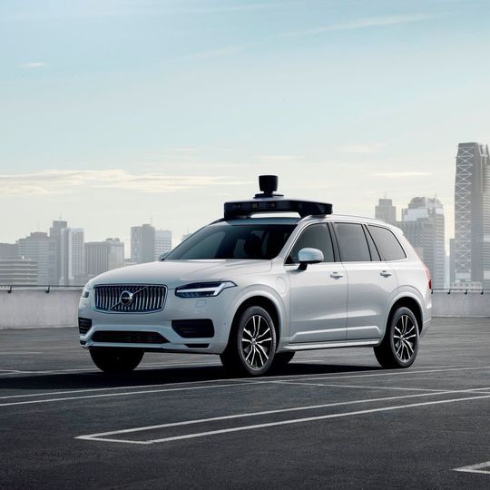 Der XC90 ist das erste serienreife Modell von Volvo, das autonom fahren kann. Der XC90 ist das erste serienreife Modell von Volvo, das autonom fahren kann.