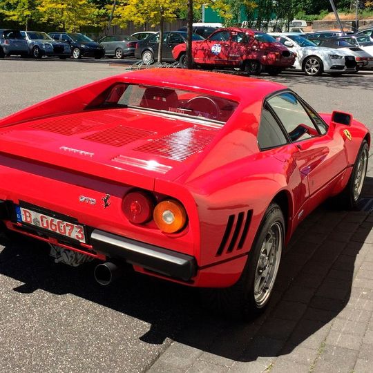 Der sichergestellte Ferrari 288 GTO ist eines von nur 272 Exemplaren und gehörte einst Formel-1-Fahrer Eddie Irvine. Der sichergestellte Ferrari 288 GTO ist eines von nur 272 Exemplaren und gehörte einst Formel-1-Fahrer Eddie Irvine.