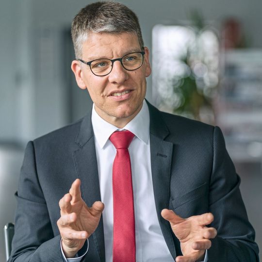 „Das Ergebnis, das wir im vergangenen Jahr erreicht haben, ist durchaus zufriedenstellend“, sagt Dr. Jochen Kress, Geschäftsführender Gesellschafter der Mapal Gruppe. „Das Ergebnis, das wir im vergangenen Jahr erreicht haben, ist durchaus zufriedenstellend“, sagt Dr. Jochen Kress, Geschäftsführender Gesellschafter der Mapal Gruppe.