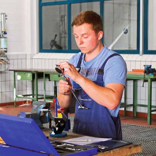 Tobias Müller gewann den praktischen Landeswettbewerb 2019 in Sachsen. Tobias Müller gewann den praktischen Landeswettbewerb 2019 in Sachsen.