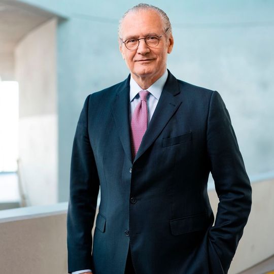 Die Übernahmen von Versum bietet den Kunden, Mitarbeitern und Eigentümern langfristige Vorteile, ist sich Stefan Oschmann, Vorsitzender der Geschäftsleitung von Merck, sicher. Die Übernahmen von Versum bietet den Kunden, Mitarbeitern und Eigentümern langfristige Vorteile, ist sich Stefan Oschmann, Vorsitzender der Geschäftsleitung von Merck, sicher.