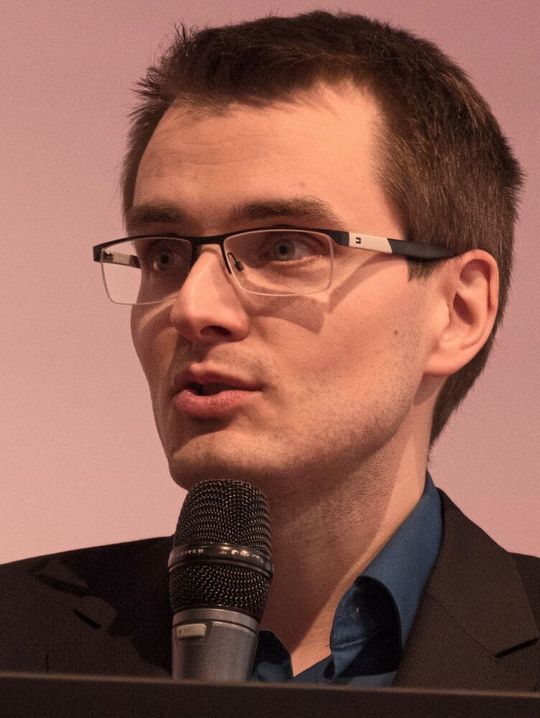 „Wir bringen dem neuronalen Netz das Bauchgefühl des Experten bei. Damit können wir beispielsweise hochautomatisiert die Güte von Finite-Element-Netzen klassifizieren.“ Dr.-Ing. Steven Peters, Leiter Artificial Intelligence Research, Daimler AG in Böblingen