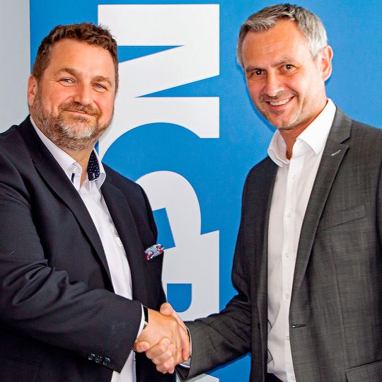 Roberto Schmidl (Avaya) und Thomas Groß (Ingram Micro) freuen sich über die erweiterte Partnerschaft. Roberto Schmidl (Avaya) und Thomas Groß (Ingram Micro) freuen sich über die erweiterte Partnerschaft.