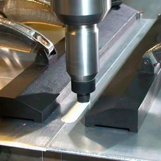 Das neue Rührreibschweißverfahren verbindet Aluminium- und Stahlbleche unterschiedlicher Dicke hochfest miteinander Das neue Rührreibschweißverfahren verbindet Aluminium- und Stahlbleche unterschiedlicher Dicke hochfest miteinander