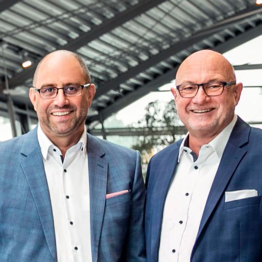 Markus Keller (li.) übernimmt die Geschäftsführung bei Audi Hamburg von Jürgen Deforth. Markus Keller (li.) übernimmt die Geschäftsführung bei Audi Hamburg von Jürgen Deforth.