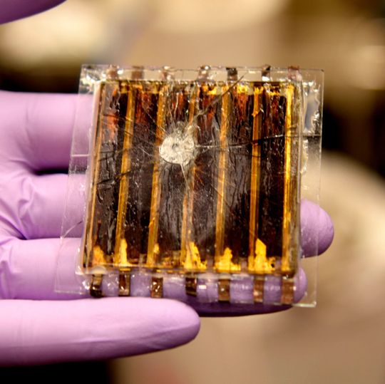 Researchers exposed the solar cells to brutal conditions to simulate worst-case weather scenarios. Adding a self-healing epoxy resin polymer to the cell minimized the leakage of lead from the cell. Researchers exposed the solar cells to brutal conditions to simulate worst-case weather scenarios. Adding a self-healing epoxy resin polymer to the cell minimized the leakage of lead from the cell.