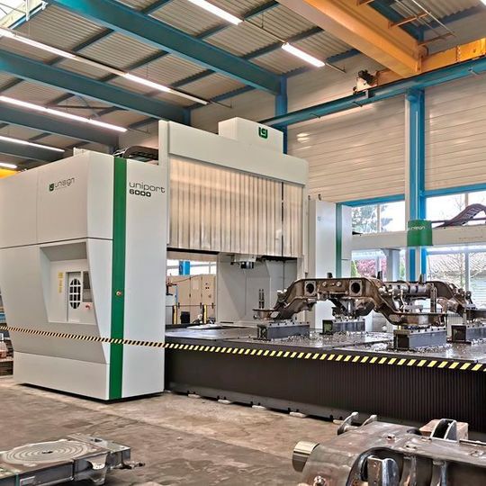 Die neu beschaffte Uniport 6000 ermöglicht der A. Jäggi AG die mehrseitige, präzise und wirtschaftliche Fertgiung von Grossteilen. Die neu beschaffte Uniport 6000 ermöglicht der A. Jäggi AG die mehrseitige, präzise und wirtschaftliche Fertgiung von Grossteilen.