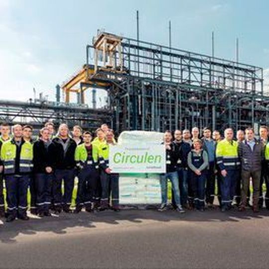 Lyondell Basell's team in Wesseling presents the first batch of of bio-polymer made from renewable materials. Lyondell Basell's team in Wesseling presents the first batch of of bio-polymer made from renewable materials.