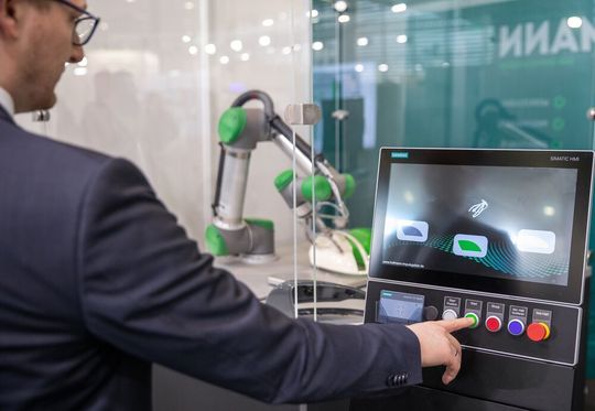 Quo vadis, Industrie 4.0? Die FMB Zuliefermesse will den Informationshunger der Branche stillen. Quo vadis, Industrie 4.0? Die FMB Zuliefermesse will den Informationshunger der Branche stillen.