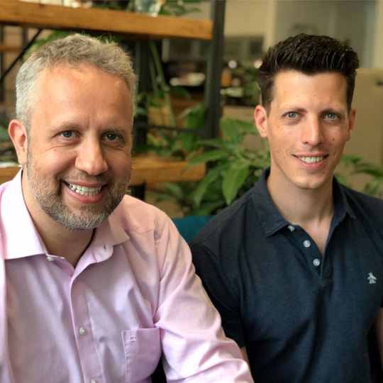 Mayato-Geschäftsführer Sven Hensen (links) und StackFuel-CEO Leo Marose Mayato-Geschäftsführer Sven Hensen (links) und StackFuel-CEO Leo Marose