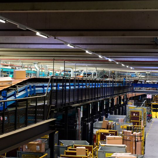 Mit dem System zur Rückverfolgung soll auch das Behältermanagement in DHL-Paketzentren vereinfacht werden. Mit dem System zur Rückverfolgung soll auch das Behältermanagement in DHL-Paketzentren vereinfacht werden.