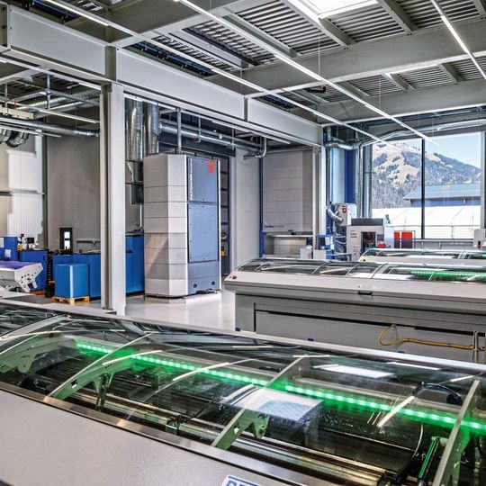 Sauber undd kühl: Vom Klimatower profitieren beim Lohnfertiger Moser Mechanik AG Mitarbeitende und Maschinen Sauber undd kühl: Vom Klimatower profitieren beim Lohnfertiger Moser Mechanik AG Mitarbeitende und Maschinen