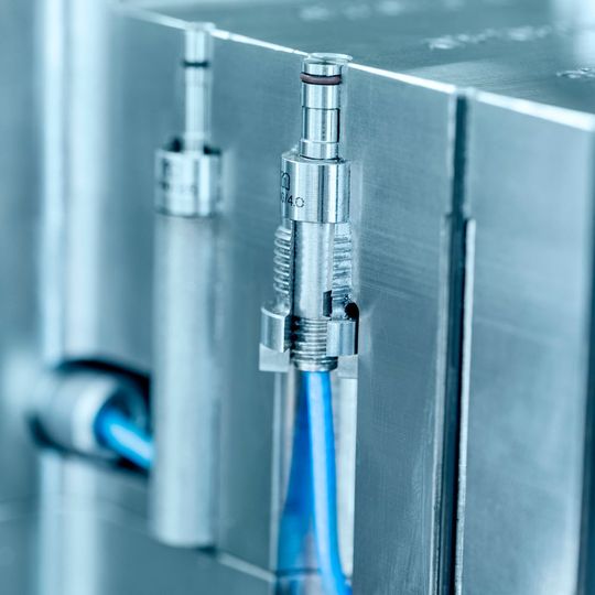 The E 6740 cavity pressure sensor is utilised for direct measurement. The E 6740 cavity pressure sensor is utilised for direct measurement.