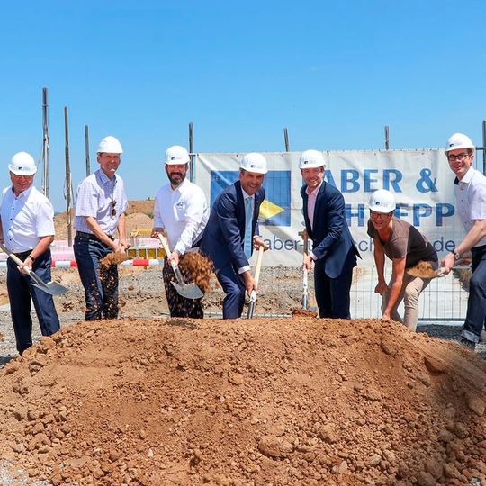Der Spatenstich für das neue Firmengelände von Panacol im Steinbacher Gewerbegebiet fand am 19. Juni 2019 statt. Der Spatenstich für das neue Firmengelände von Panacol im Steinbacher Gewerbegebiet fand am 19. Juni 2019 statt.