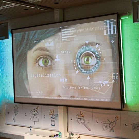 Wie entstehen neue Produkte und Lösungen? Kann man eine Revolution planen? Phoenix Contact gab am Zukunftsgestalter-Event Antwort darauf. Wie entstehen neue Produkte und Lösungen? Kann man eine Revolution planen? Phoenix Contact gab am Zukunftsgestalter-Event Antwort darauf.