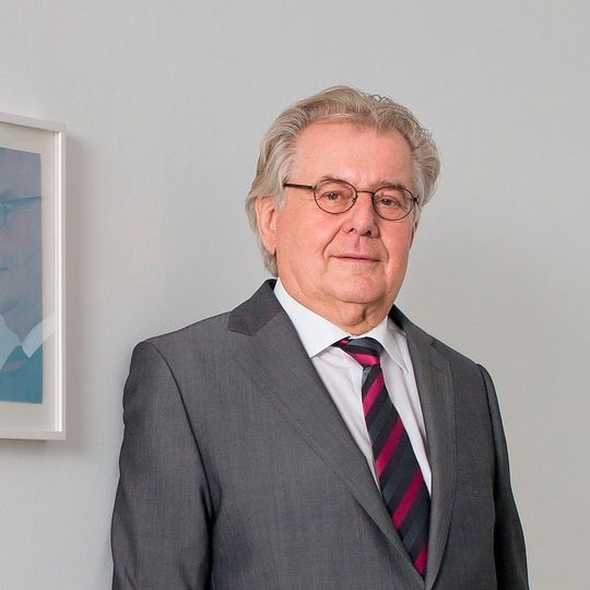 Am 13. Juni 2019 ist Paul Ege, 83, Gesellschafter der Alexander Bürkle-Gruppe, nach kurzer schwerer Krankheit verstorben. Am 13. Juni 2019 ist Paul Ege, 83, Gesellschafter der Alexander Bürkle-Gruppe, nach kurzer schwerer Krankheit verstorben.