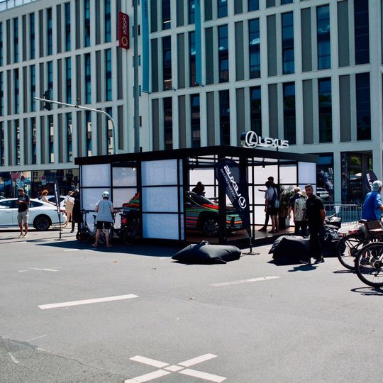 Lexus tourt mit seinem Pavillon bis September durch sechs deutsche Städte. Lexus tourt mit seinem Pavillon bis September durch sechs deutsche Städte.