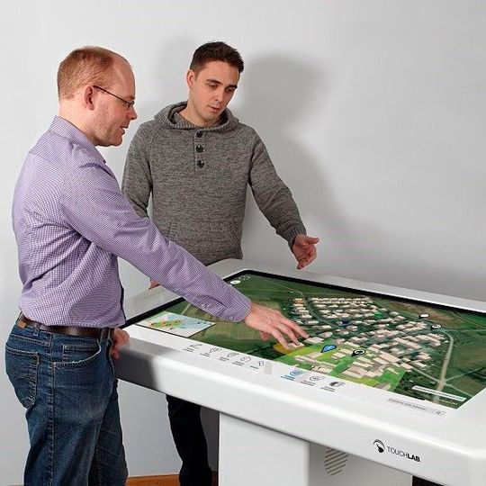 Mit realitätsgetreuen Visualisierungen können bereits in der Planungsphase alle Beteiligten optimal einbezogen werden Mit realitätsgetreuen Visualisierungen können bereits in der Planungsphase alle Beteiligten optimal einbezogen werden