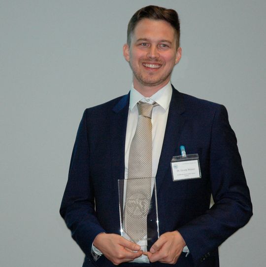 Der Preisträger des diesjährigen Eppendorf Award for Young European Investigators Dr. Georg Winter vom CeMM-Forschungszentrum für Molekulare Medizin der Österreichischen Akademie der Wissenschaften (ÖAW) in Wien. Der Preisträger des diesjährigen Eppendorf Award for Young European Investigators Dr. Georg Winter vom CeMM-Forschungszentrum für Molekulare Medizin der Österreichischen Akademie der Wissenschaften (ÖAW) in Wien.