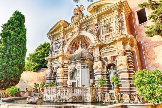 In der Villa d'Este in Rom kann man heute eine Nachbildung der Hydraulis von Ktesibios sehen. Sie spielt zu bestimmten Uhrzeiten. In der Villa d'Este in Rom kann man heute eine Nachbildung der Hydraulis von Ktesibios sehen. Sie spielt zu bestimmten Uhrzeiten.