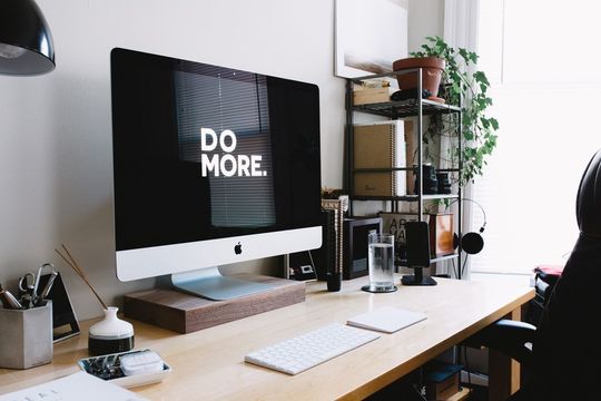 Eine aktuelle Umfrage zeigt: Beim Online-Marketing hinken kleine und mittelständische Unternehmen in Deutschland hinterher und setzen lieber auf klassische Marketingmaßnahmen. Eine aktuelle Umfrage zeigt: Beim Online-Marketing hinken kleine und mittelständische Unternehmen in Deutschland hinterher und setzen lieber auf klassische Marketingmaßnahmen.