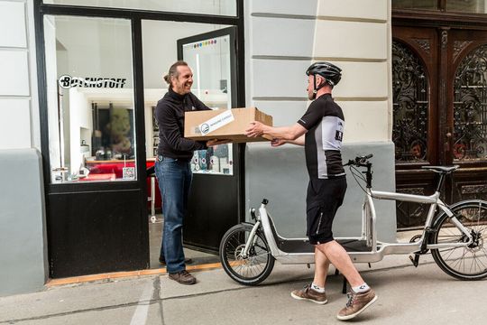 Onlinehändler geraten mehr und mehr unter Druck, schnelle und kundenfreundliche Versandoptionen in ihre Webshops zu integrieren. Onlinehändler geraten mehr und mehr unter Druck, schnelle und kundenfreundliche Versandoptionen in ihre Webshops zu integrieren.