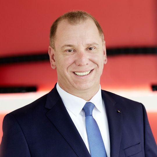 Zum 1. Juli übernimmt Henning Preis als President & CEO die Geschäftsführung der Tsubaki Kabelschlepp GmbH und der Kabelschlepp GmbH-Hünsborn Zum 1. Juli übernimmt Henning Preis als President & CEO die Geschäftsführung der Tsubaki Kabelschlepp GmbH und der Kabelschlepp GmbH-Hünsborn
