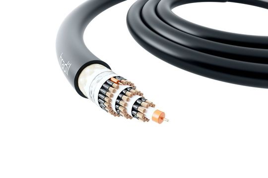 Die trommelbare High-Performance Schleppkettenleitung ist für Belastungen am Limit ausgelegt. Das Spezialkabel ist ein dreilagiges, VDE-geprüftes Stromversorgungs- und Steuerkabel für 1,2 Mio. Biegewechselzyklen, einen Temperaturbereich von -50 °C bis 90 °C und besitzt UL- und cUL-Zulassung. Die trommelbare High-Performance Schleppkettenleitung ist für Belastungen am Limit ausgelegt. Das Spezialkabel ist ein dreilagiges, VDE-geprüftes Stromversorgungs- und Steuerkabel für 1,2 Mio. Biegewechselzyklen, einen Temperaturbereich von -50 °C bis 90 °C und besitzt UL- und cUL-Zulassung.