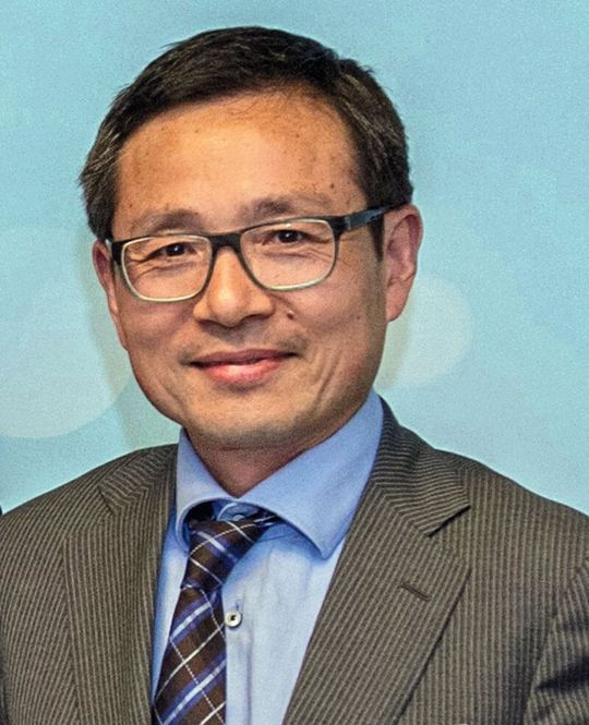 „Unser neues Modell zur Vorhersage der Einsatzgrenzen von Keramikwälzkörpern könnte dazu beitragen, dass Hochleistungs-Hybridlager kostengünstiger werden, sodass künftig immer mehr Anwendungen von ihren einzigartigen und überaus nützlichen Eigenschaften profitieren“, sagt Junbiao Lai, Wissenschaftler bei SKF.