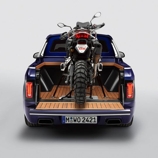 BMW hat den X7 zum Pick-up umgebaut. BMW hat den X7 zum Pick-up umgebaut.