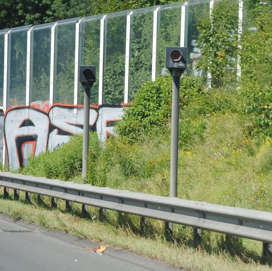 Die Geschwindigkeitsüberwachung per „Section Control“ ist vorläufig wieder erlaubt. Die Geschwindigkeitsüberwachung per „Section Control“ ist vorläufig wieder erlaubt.