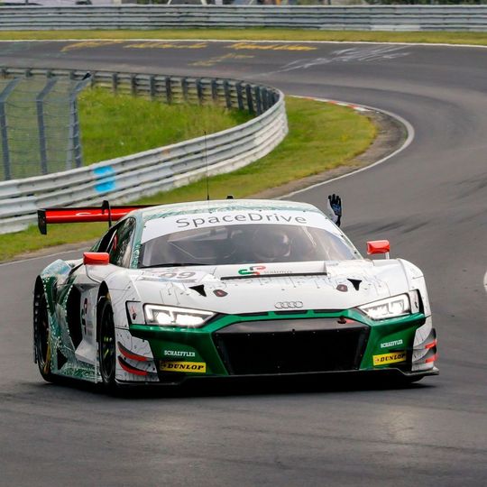 Der R8 LMS GT3 schreibt Ringgeschichte: Zum ersten Mal hat ein Rennwagen ganz ohne Lenksäule die Nordschleife umrundet. Der R8 LMS GT3 schreibt Ringgeschichte: Zum ersten Mal hat ein Rennwagen ganz ohne Lenksäule die Nordschleife umrundet.