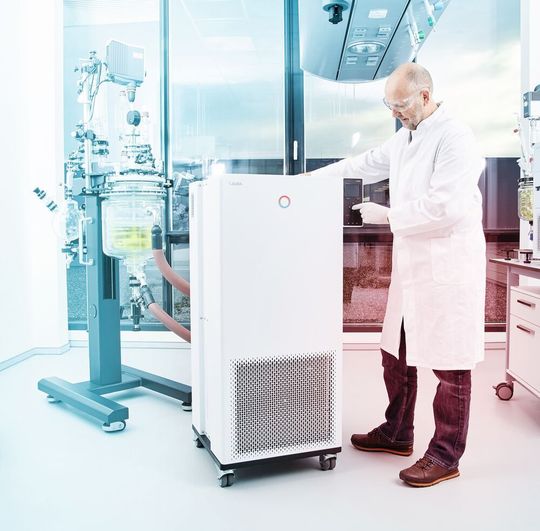 Der neue Lauda Integral kann z.B. für die Thermostatisierung von Reaktoren eingesetzt werden. Der neue Lauda Integral kann z.B. für die Thermostatisierung von Reaktoren eingesetzt werden.