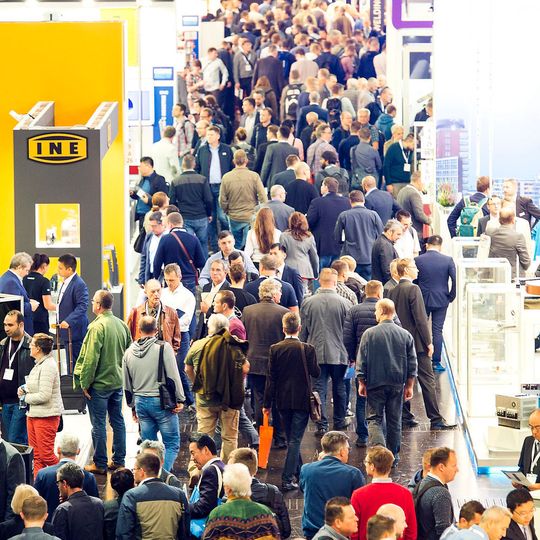 Auf der Schweissen & Schneiden präsentieren Unternehmen ihre Produkte und Dienstleistungen rund um die neuesten Füge-, Trenn- und Beschichtungstechnologien. Auf der Schweissen & Schneiden präsentieren Unternehmen ihre Produkte und Dienstleistungen rund um die neuesten Füge-, Trenn- und Beschichtungstechnologien.
